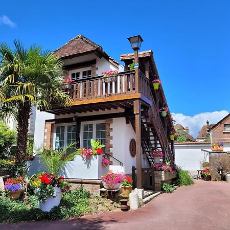 Gîte Le Balcon Flaubert Forges-les-Eaux Exterior foto