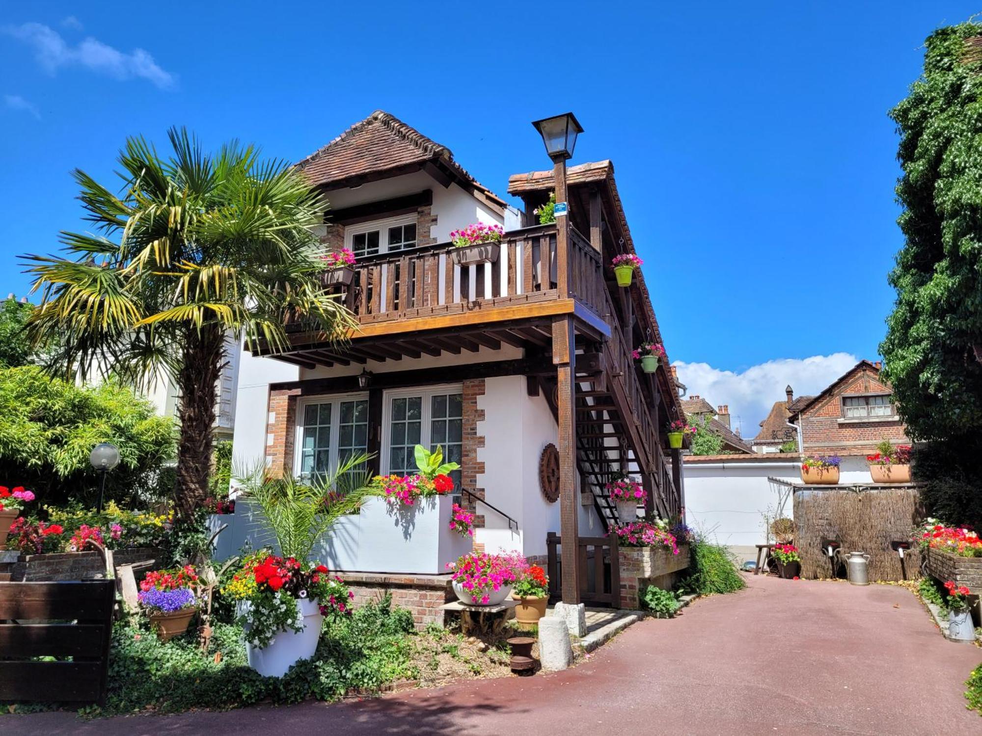 Gîte Le Balcon Flaubert Forges-les-Eaux Exterior foto