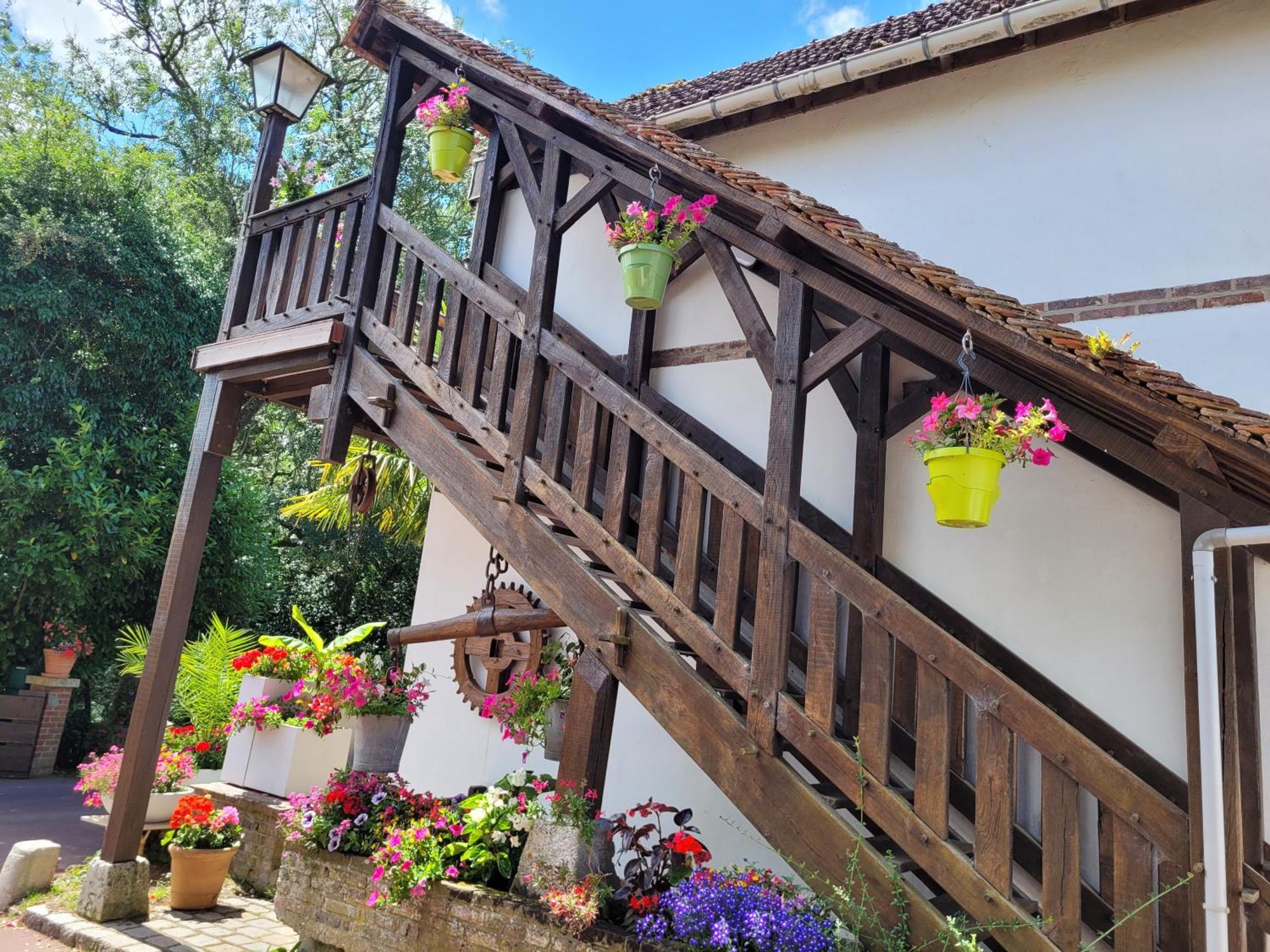 Gîte Le Balcon Flaubert Forges-les-Eaux Exterior foto
