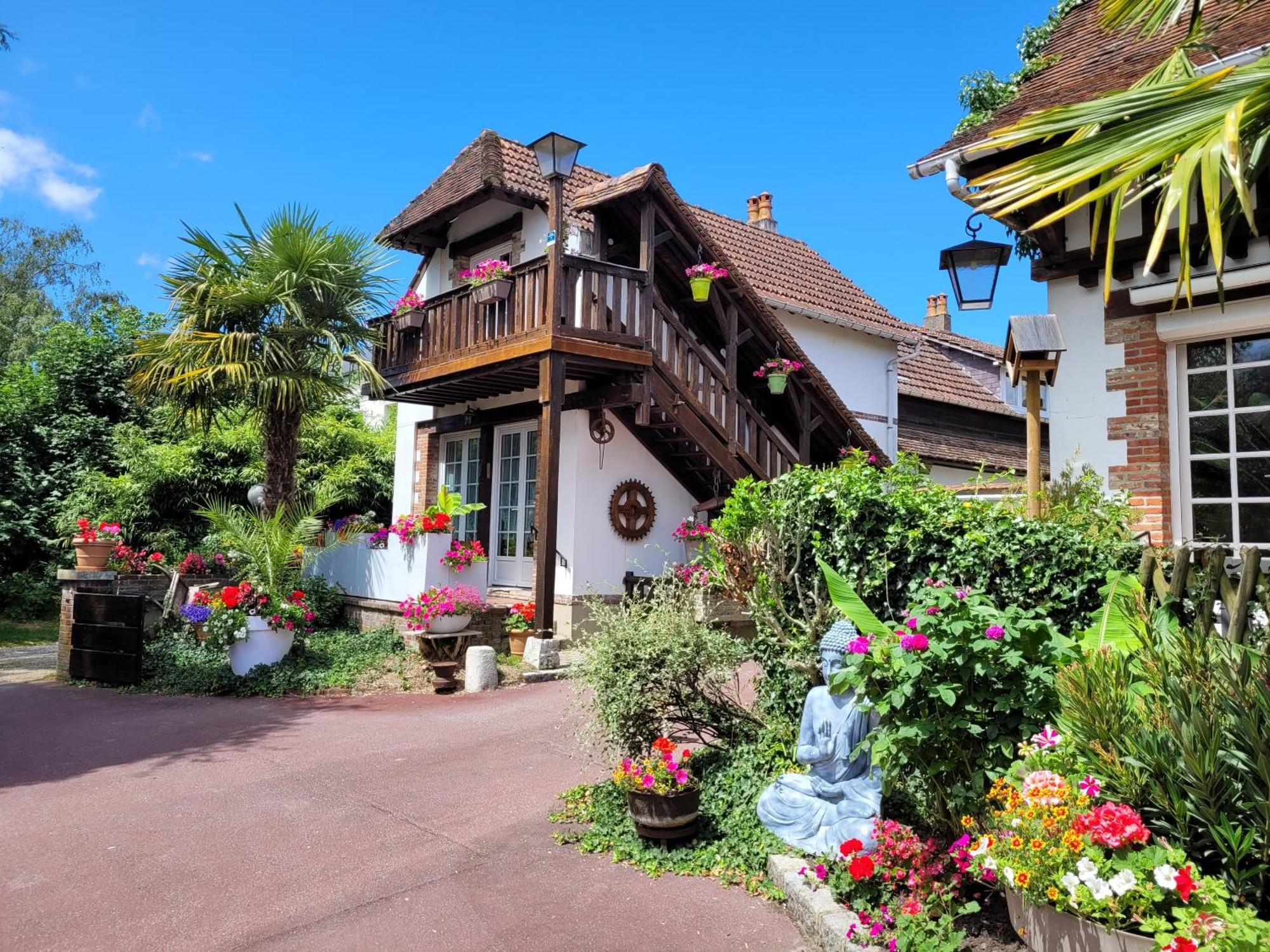 Gîte Le Balcon Flaubert Forges-les-Eaux Exterior foto