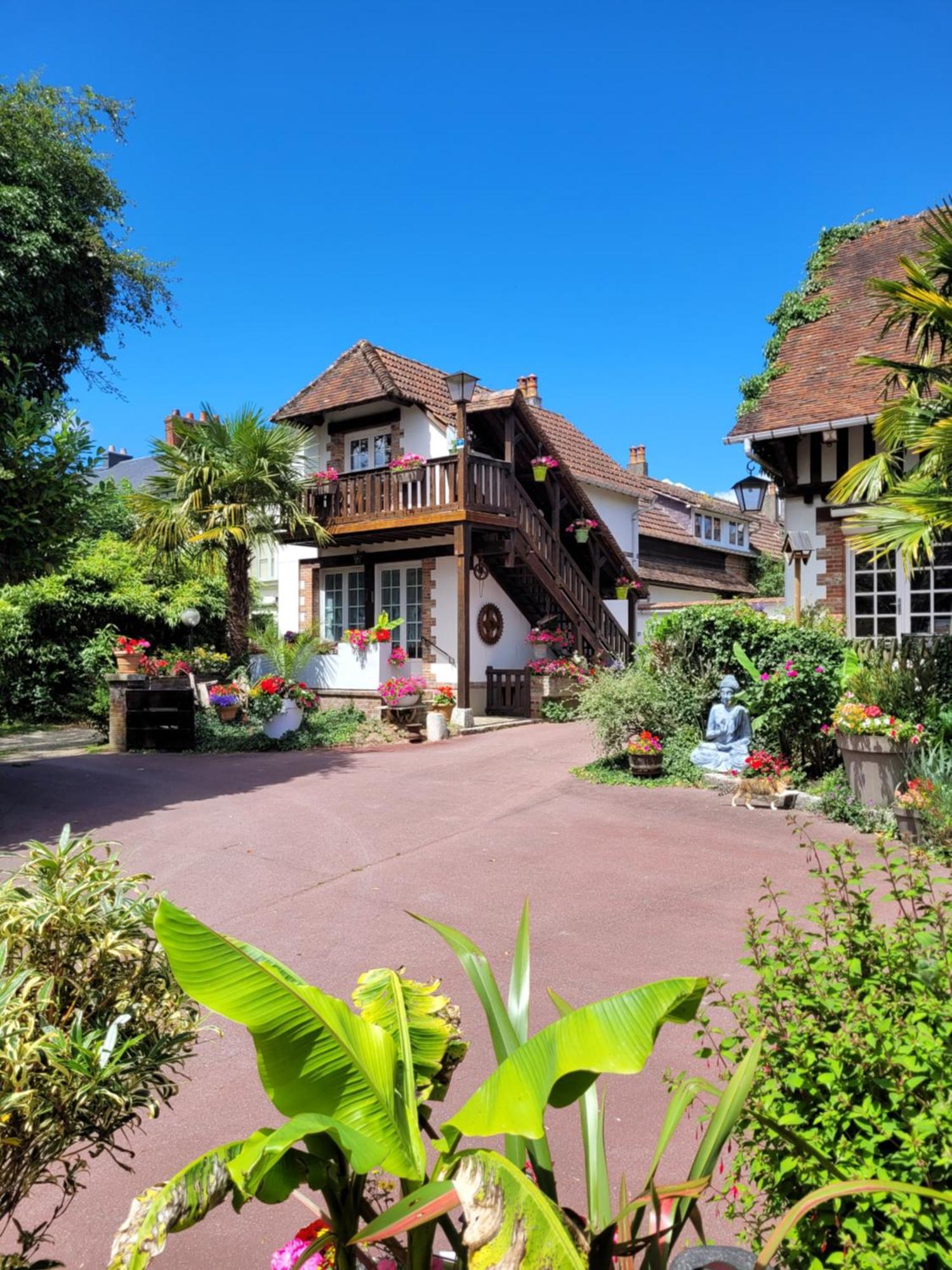 Gîte Le Balcon Flaubert Forges-les-Eaux Exterior foto